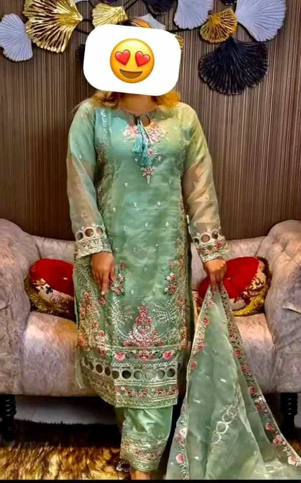 Exclusive Pakistani Design Shada Bahar Tissue Four-Piece Collectionএক্সক্লুসিভ পাকিস্তানি ডিজাইন সাদা বাহার টিস্যু ফোর-পিস কালেকশন.....