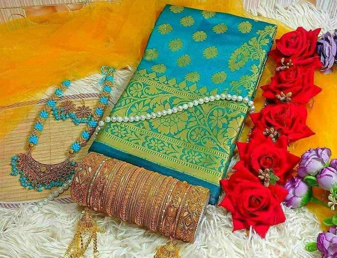 Traditional Katan Saree Gift Combo with Jewelry & Accessoriesট্র্যাডিশনাল কাতান শাড়ি গিফট কম্বো প্যাকেজ (গহনা, চুড়ি ও গাজরা সহ)