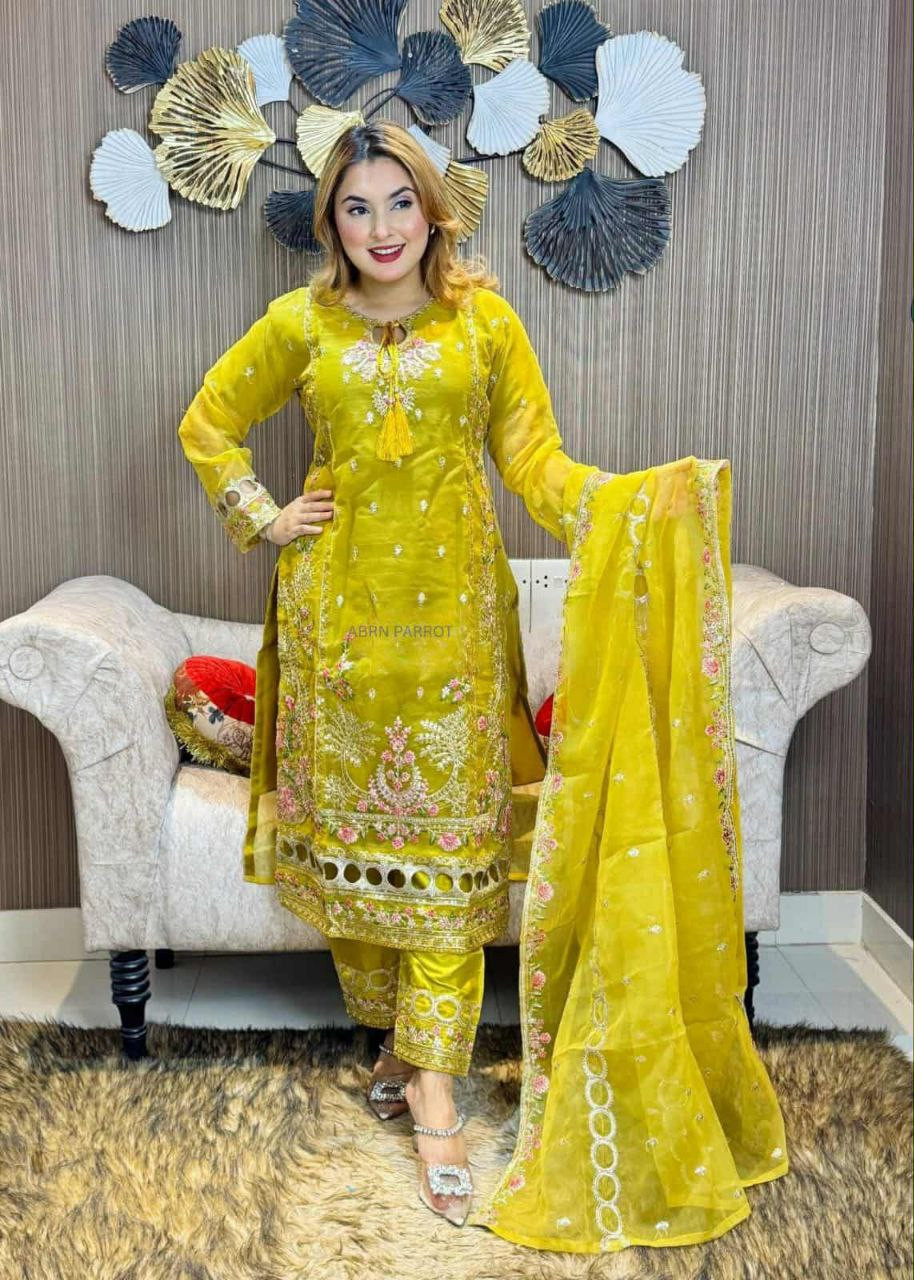 Exclusive Pakistani Design Shada Bahar Tissue Four-Piece Collectionএক্সক্লুসিভ পাকিস্তানি ডিজাইন সাদা বাহার টিস্যু ফোর-পিস কালেকশন.