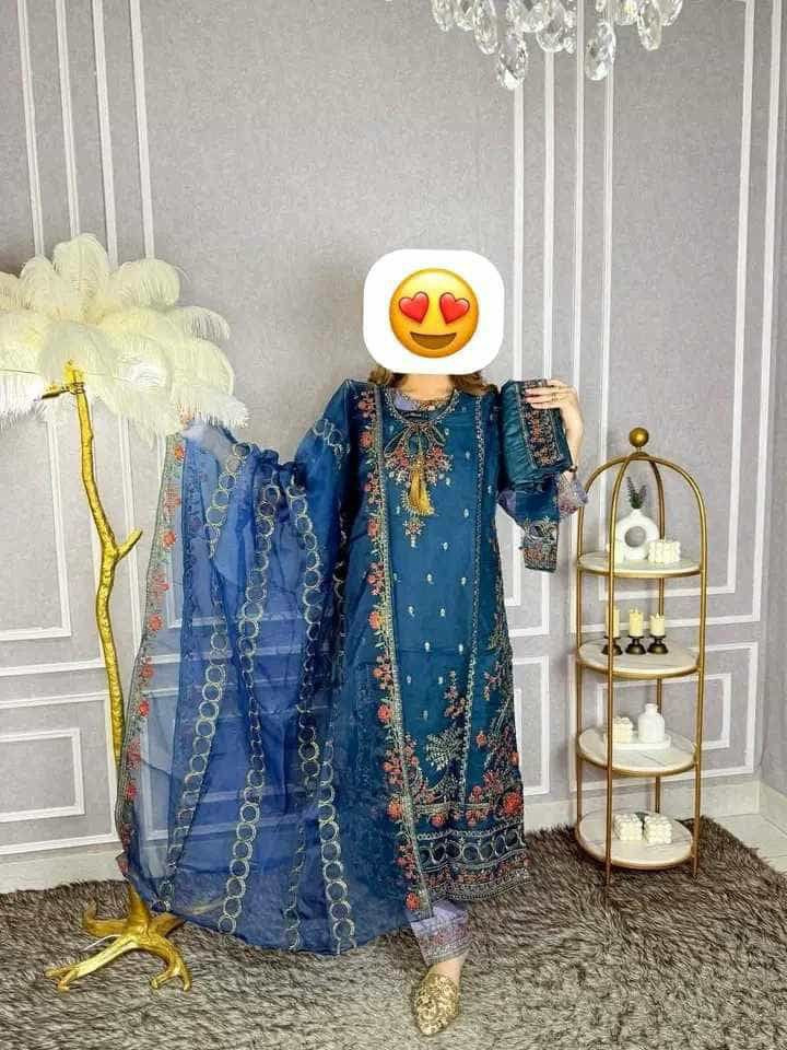 Exclusive Pakistani Design Shada Bahar Tissue Four-Piece Collectionএক্সক্লুসিভ পাকিস্তানি ডিজাইন সাদা বাহার টিস্যু ফোর-পিস কালেকশন